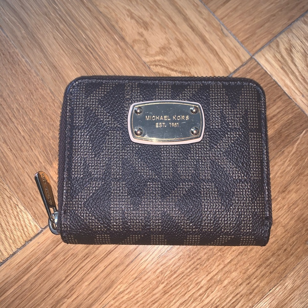 Michael Kors ZIP Wallet